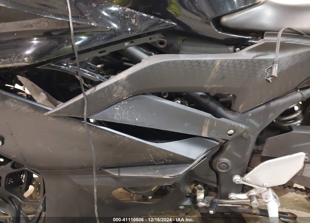 2023 YAMAHA YZFR3 A VIN: MH3RH18Y7PK013358