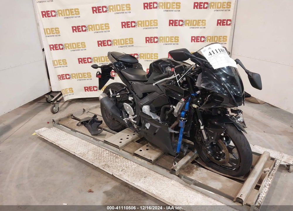 2023 YAMAHA YZFR3 A VIN: MH3RH18Y7PK013358