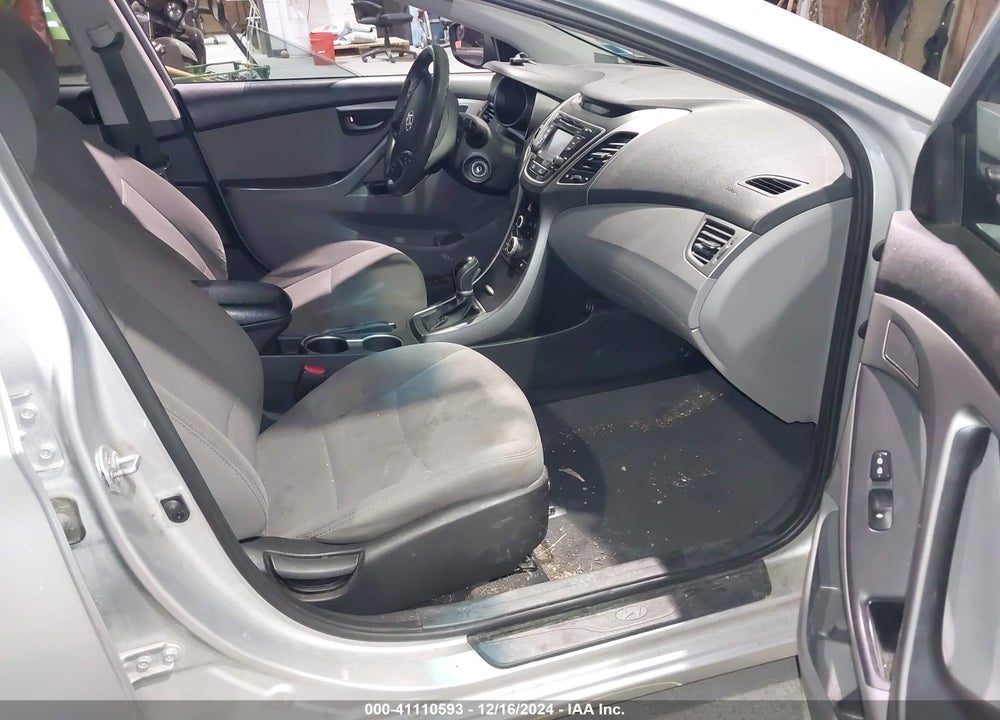 2014 HYUNDAI ELANTRA VIN: 5NPDH4AE0EH519717