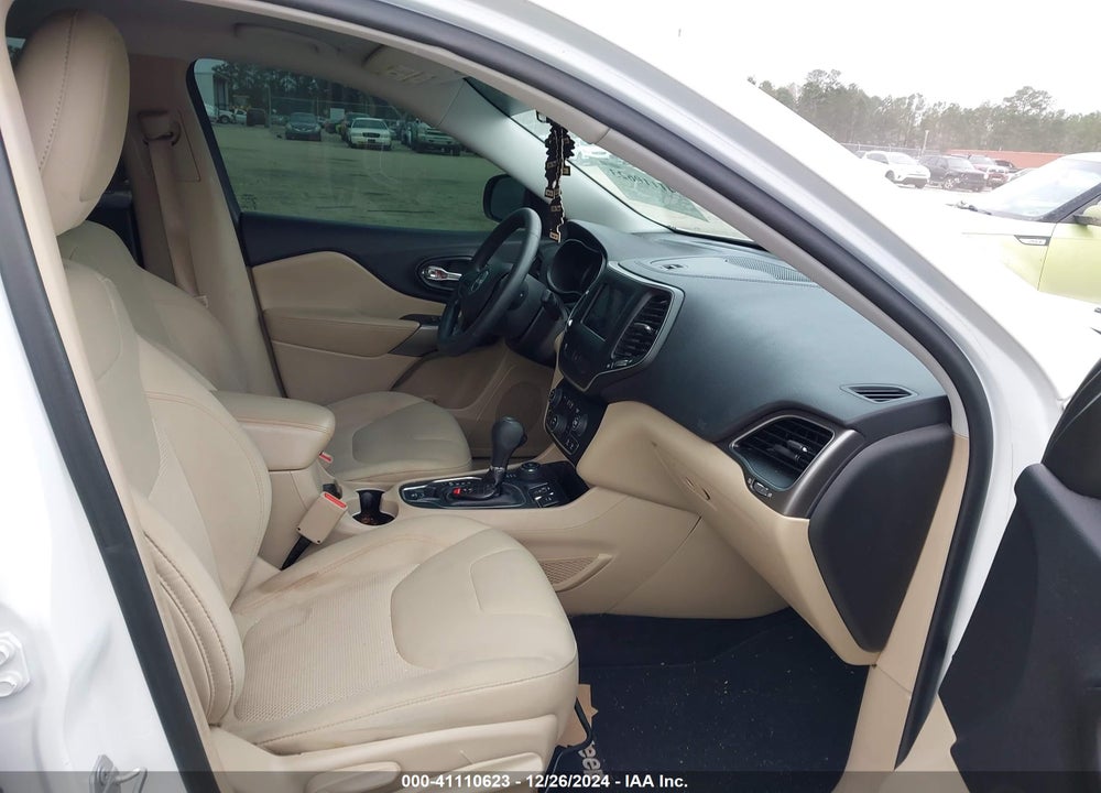 2019 JEEP CHEROKEE LATITUDE 4X4 VIN: 1C4PJMCX5KD124305