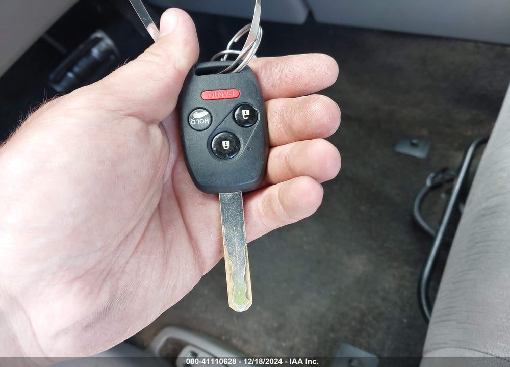 2011 HONDA ACCORD VIN: 1HGCP2F30BA032130