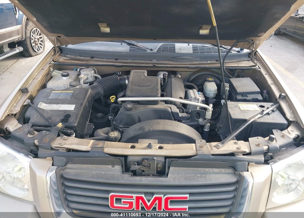 2004 GMC ENVOY XL SLE VIN: 1GKES16S946132017