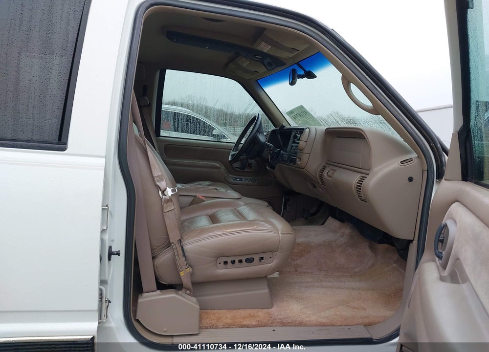 1998 CHEVROLET TAHOE LS VIN: 1GNEK13R2WJ375625