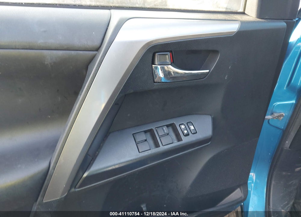 2017 TOYOTA RAV4 HYBRID XLE VIN: JTMRJREV8HD073621