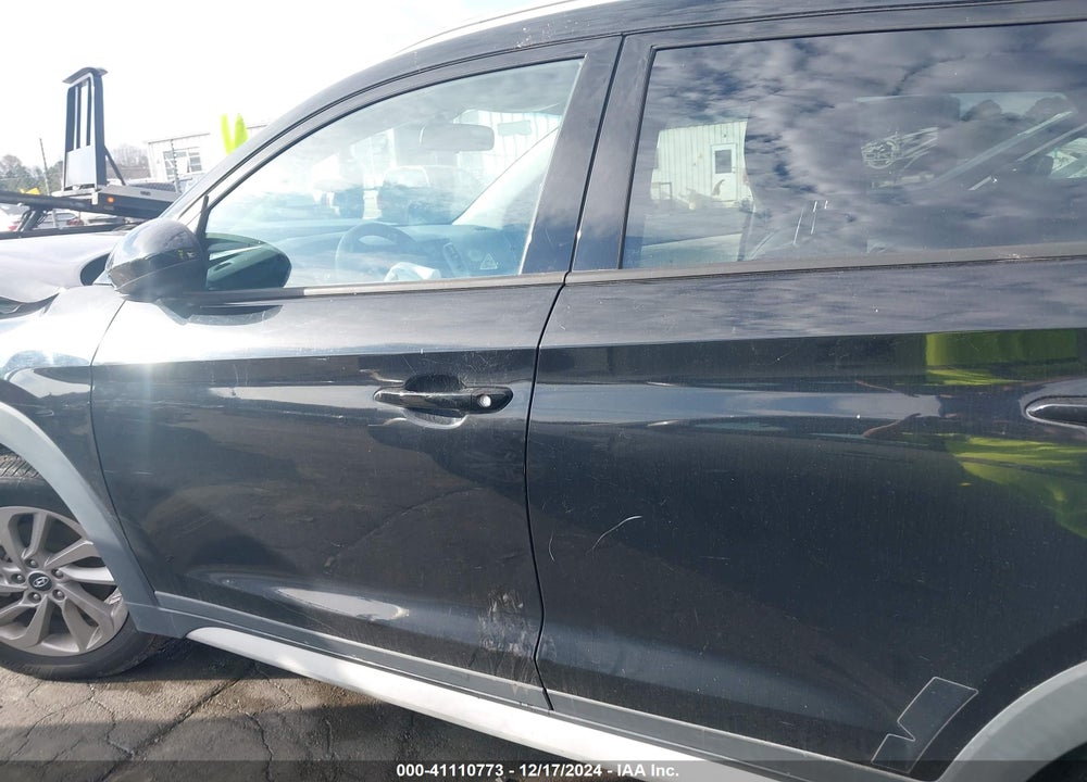 2017 HYUNDAI TUCSON SE VIN: KM8J33A47HU452364