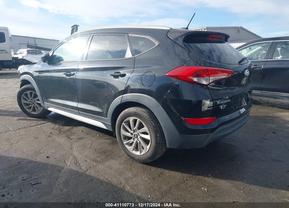 2017 HYUNDAI TUCSON SE VIN: KM8J33A47HU452364