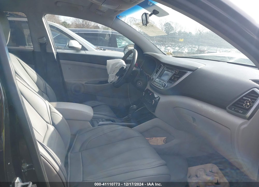 2017 HYUNDAI TUCSON SE VIN: KM8J33A47HU452364