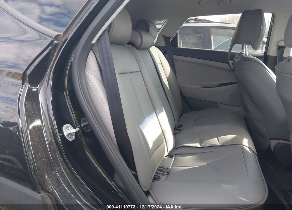 2017 HYUNDAI TUCSON SE VIN: KM8J33A47HU452364