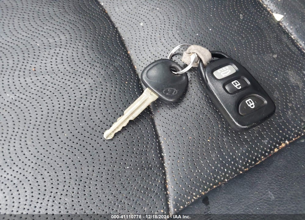 2012 HYUNDAI ELANTRA LIMITED PZEV VIN: KMHDH4AE2CU443853