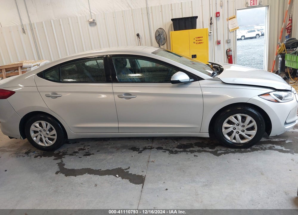 2018 HYUNDAI ELANTRA SE VIN: 5NPD74LF9JH212890