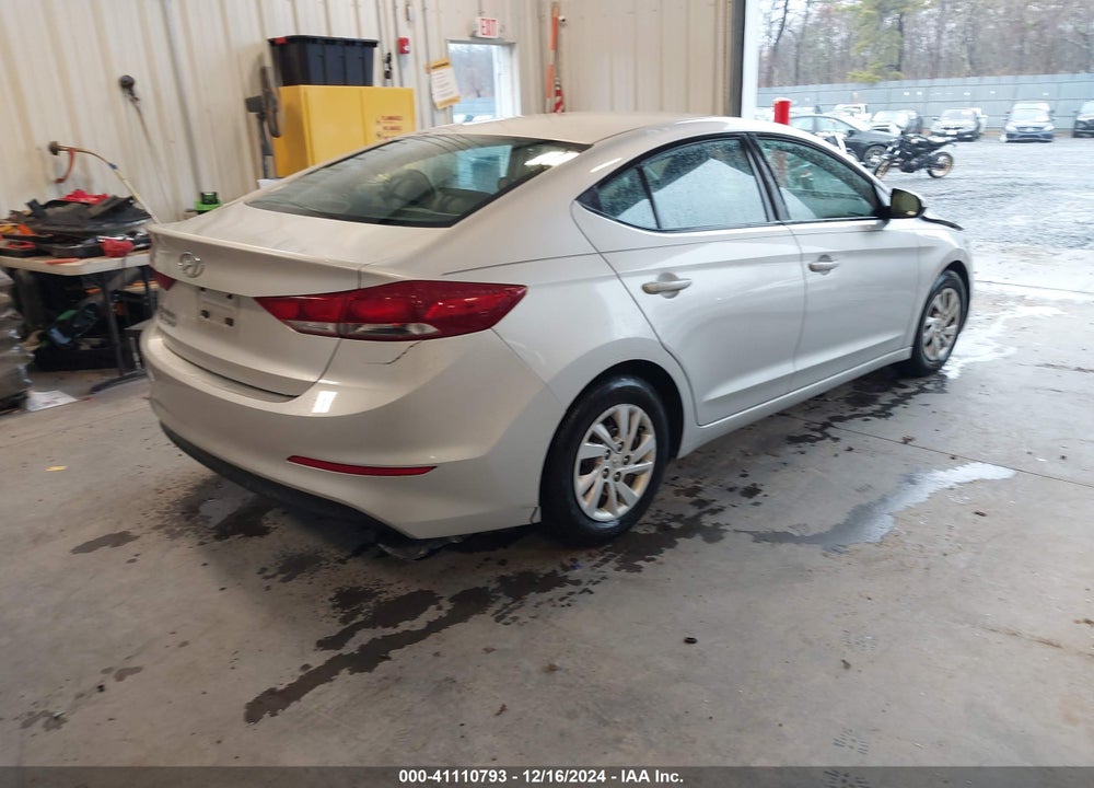 2018 HYUNDAI ELANTRA SE VIN: 5NPD74LF9JH212890