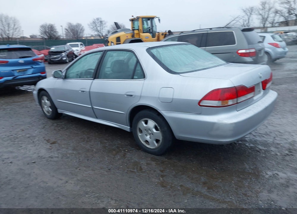 2001 HONDA ACCORD 3.0 EX VIN: 1HGCG165X1A033408