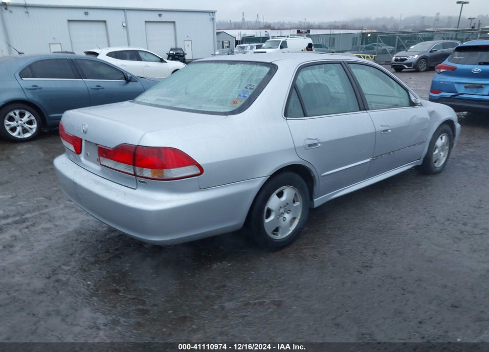 2001 HONDA ACCORD 3.0 EX VIN: 1HGCG165X1A033408