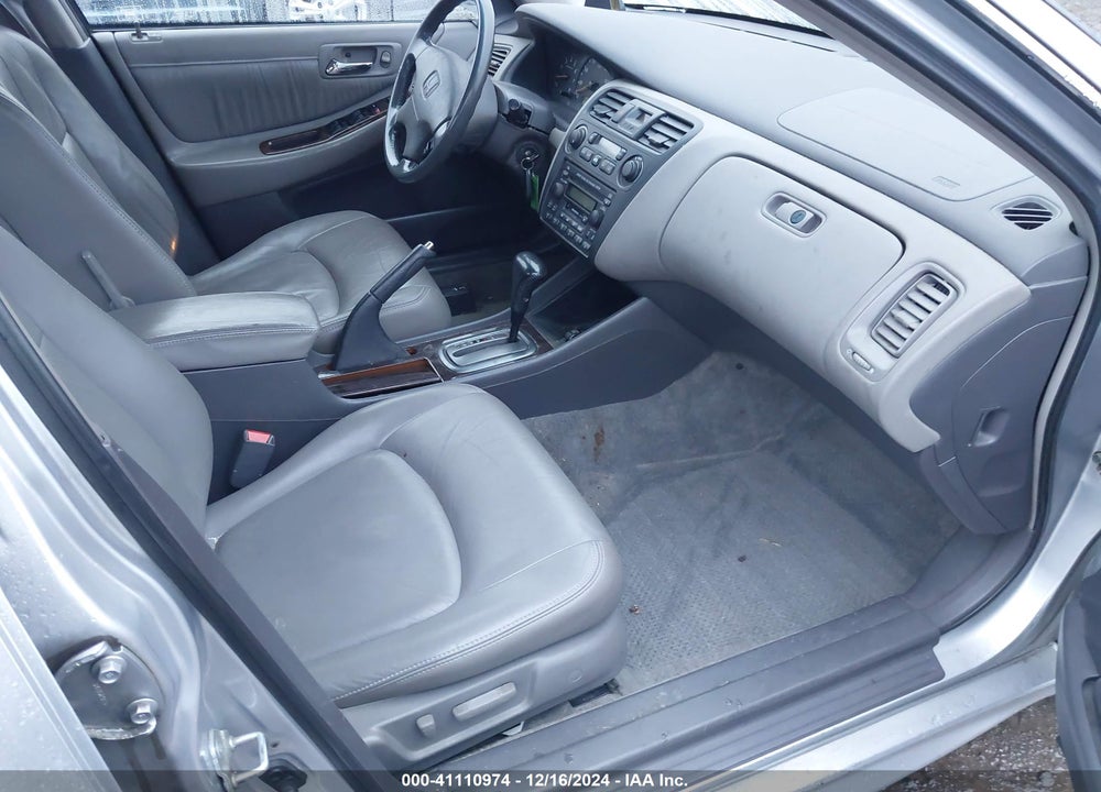 2001 HONDA ACCORD 3.0 EX VIN: 1HGCG165X1A033408