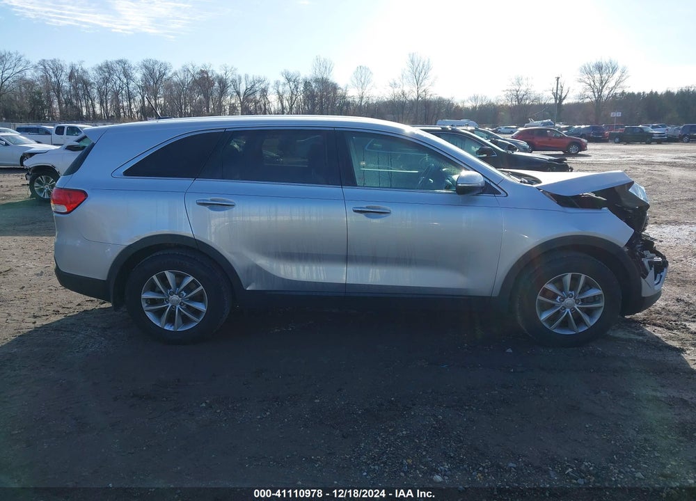 2017 KIA SORENTO 2.4L L VIN: 5XYPG4A30HG300170