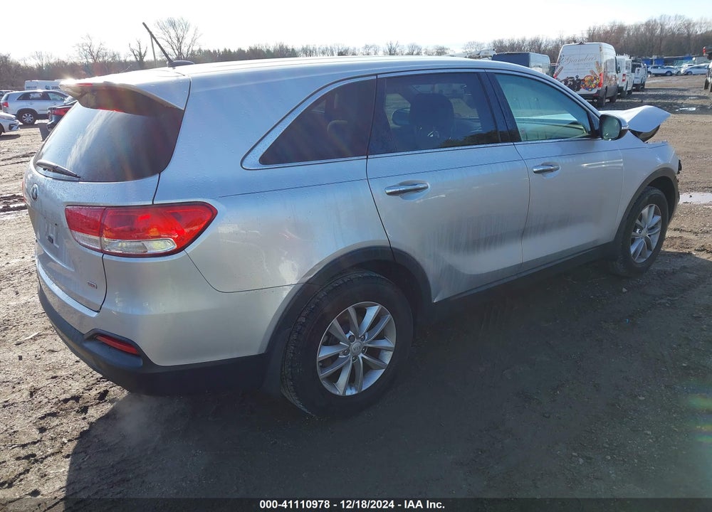 2017 KIA SORENTO 2.4L L VIN: 5XYPG4A30HG300170