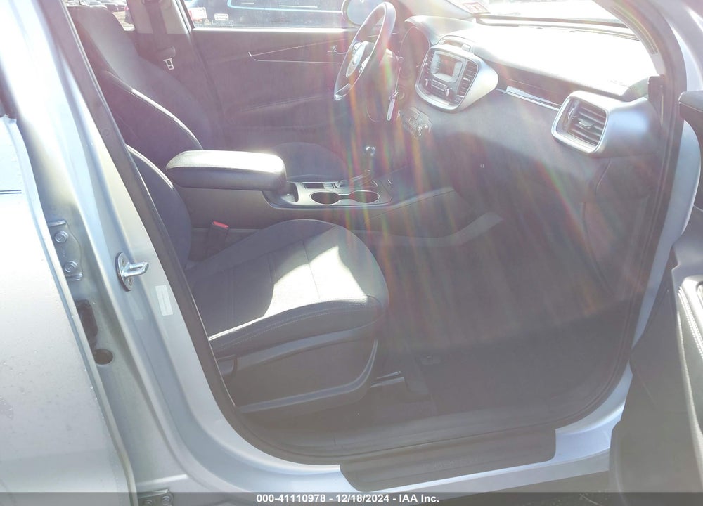 2017 KIA SORENTO 2.4L L VIN: 5XYPG4A30HG300170