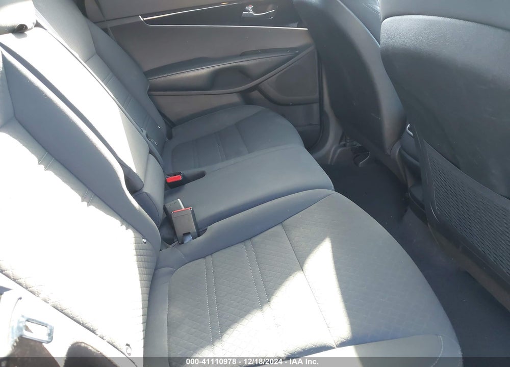 2017 KIA SORENTO 2.4L L VIN: 5XYPG4A30HG300170