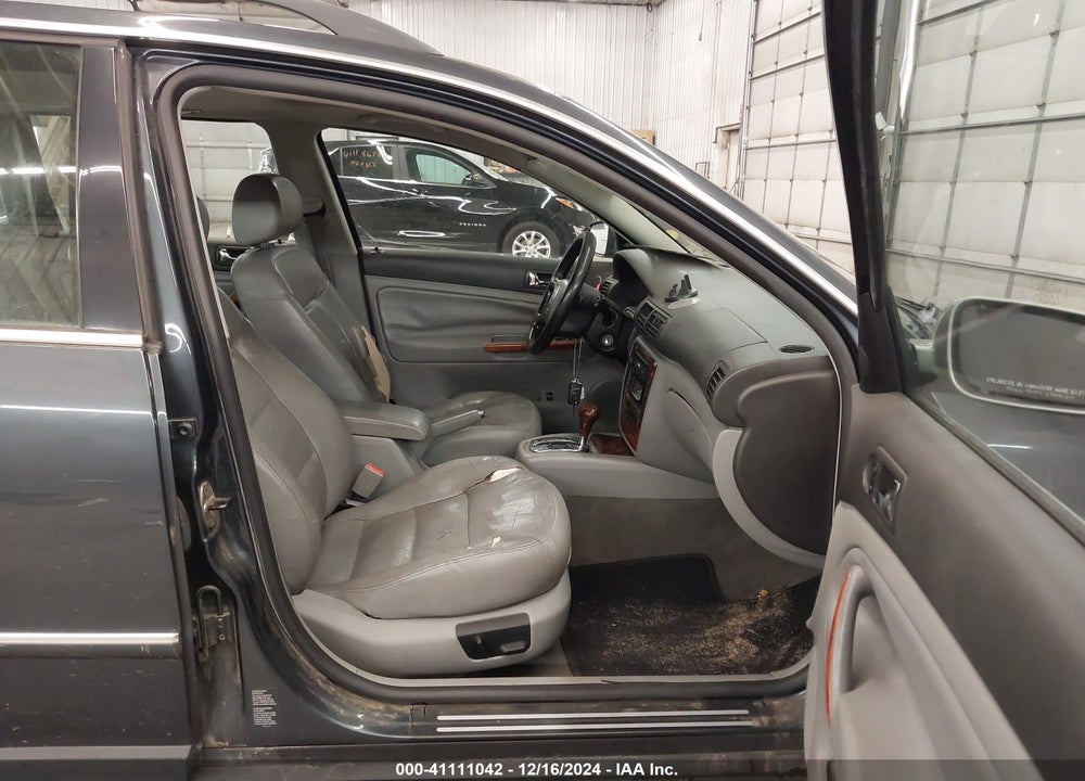 2003 VOLKSWAGEN PASSAT GLX VIN: WVWYH63BX3E210785