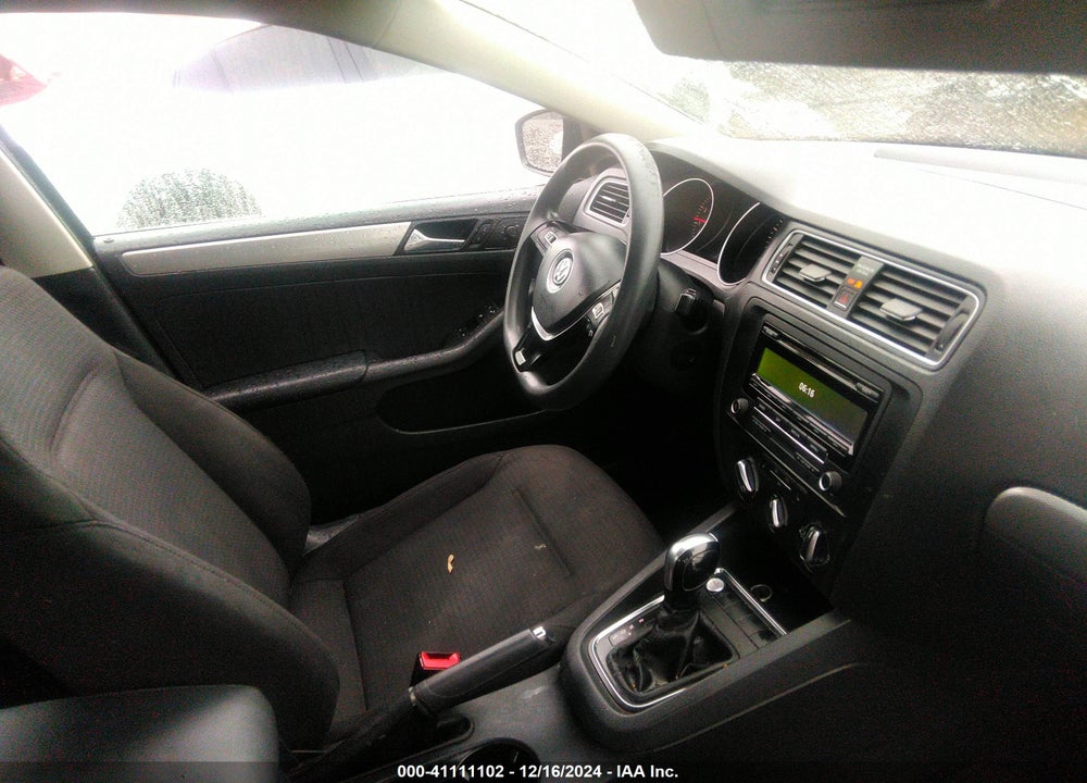 2015 VOLKSWAGEN JETTA 1.8T SE VIN: 3VWD17AJ7FM236596