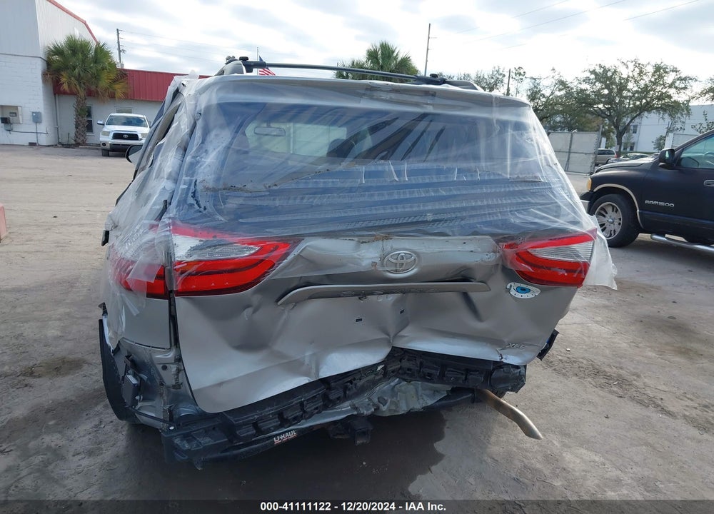 2015 TOYOTA SIENNA XLE 8 PASSENGER VIN: 5TDYK3DC7FS555763