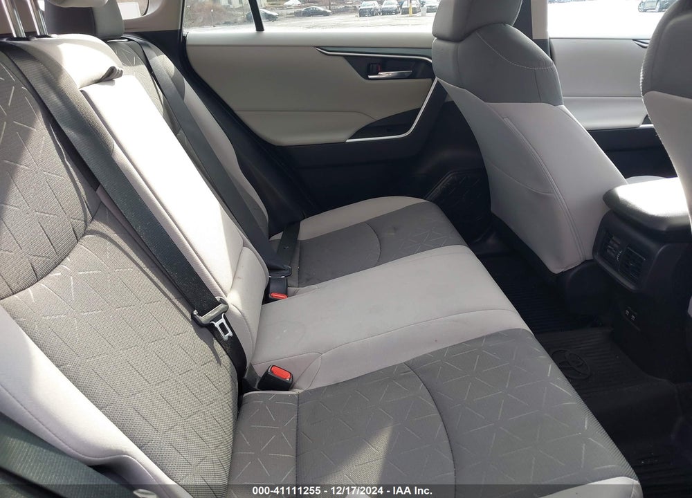 2021 TOYOTA RAV4 XLE VIN: 2T3P1RFV4MW144137