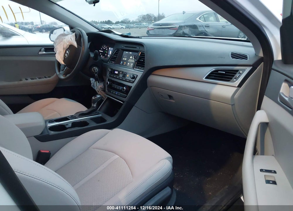 2017 HYUNDAI SONATA VIN: 5NPE24AF7HH594188