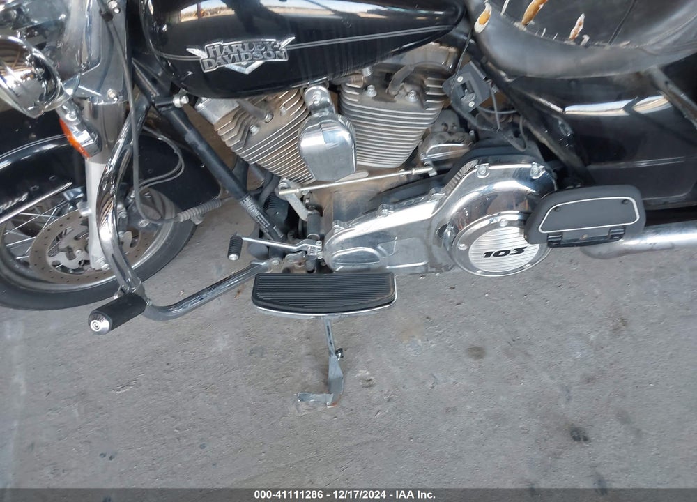 2011 HARLEY-DAVIDSON FLHRC VIN: 1HD1FRM16BB674640
