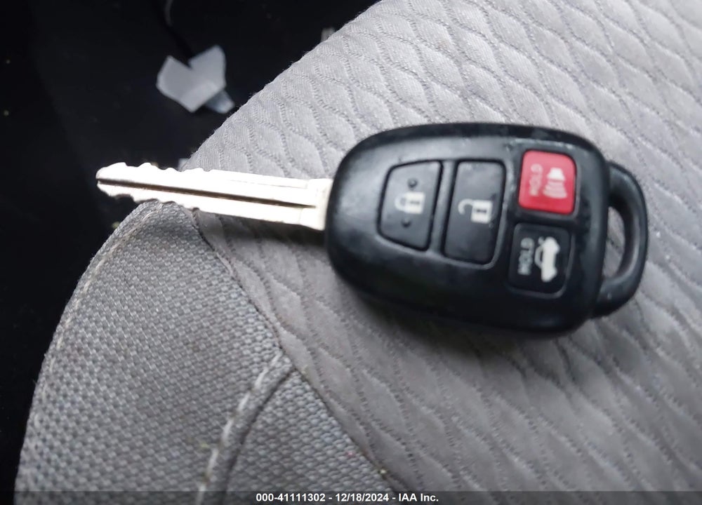 2015 TOYOTA COROLLA LE VIN: 5YFBURHE9FP258260