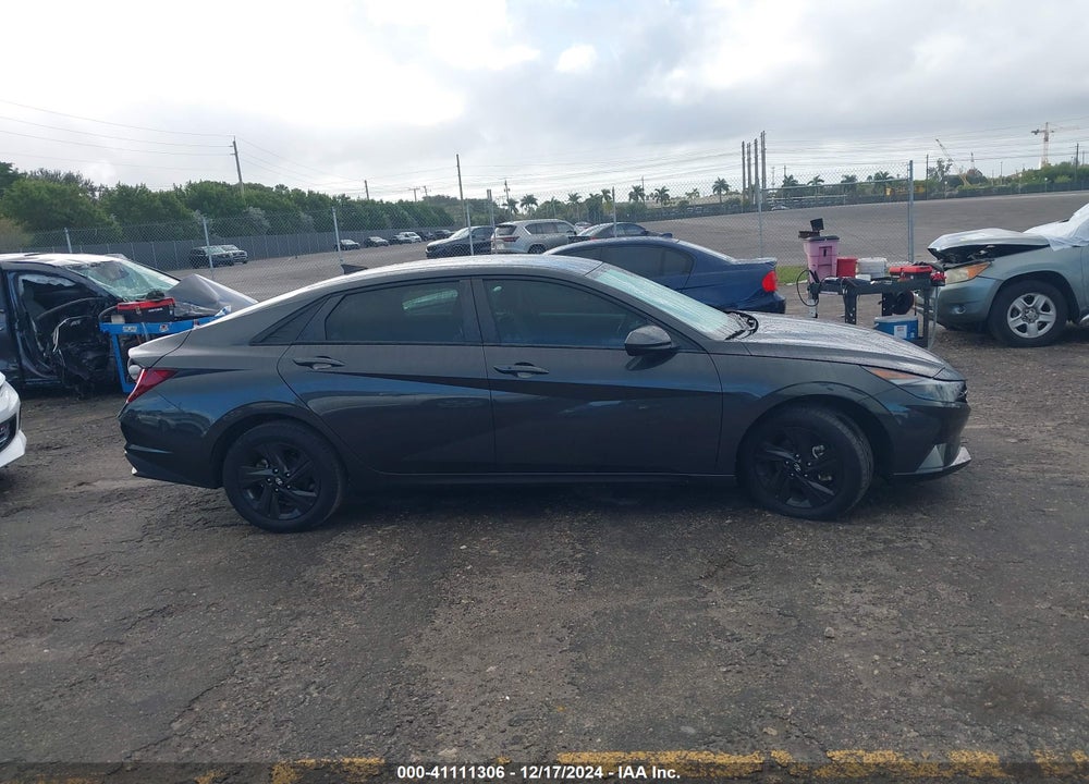 2022 HYUNDAI ELANTRA VIN: 5NPLM4AG4NH076710