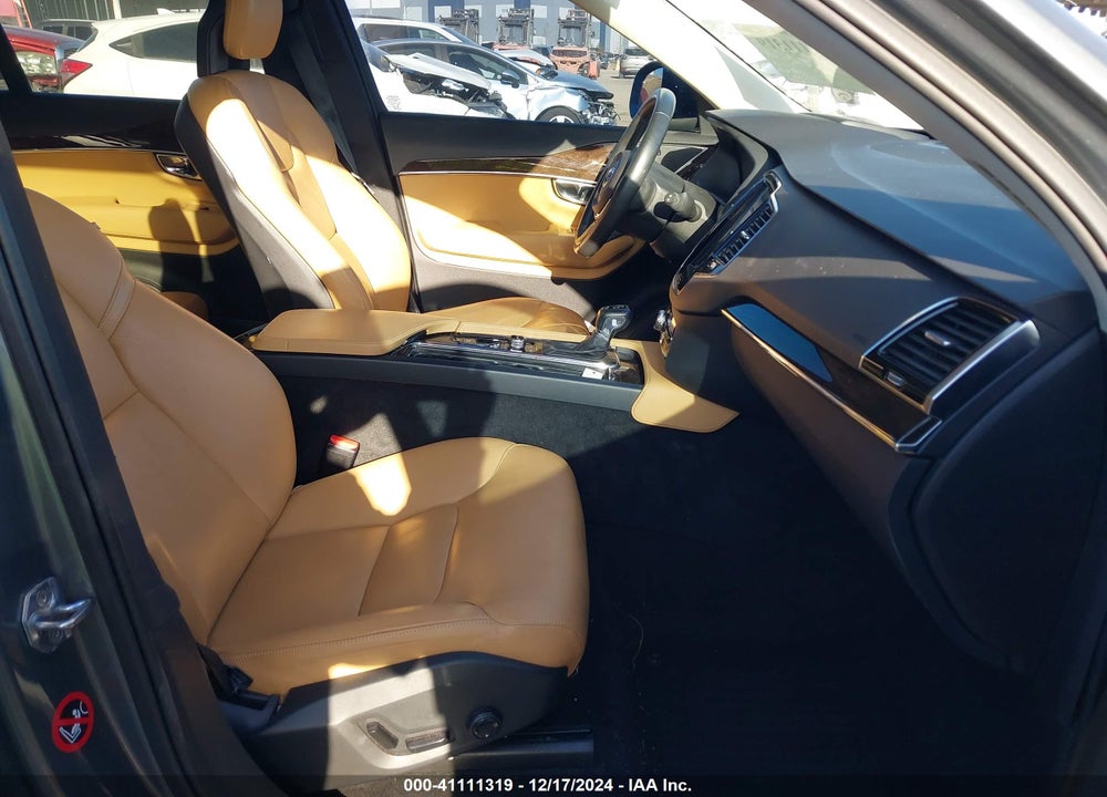 2016 VOLVO XC90 T6 MOMENTUM VIN: YV4A22PK8G1016644