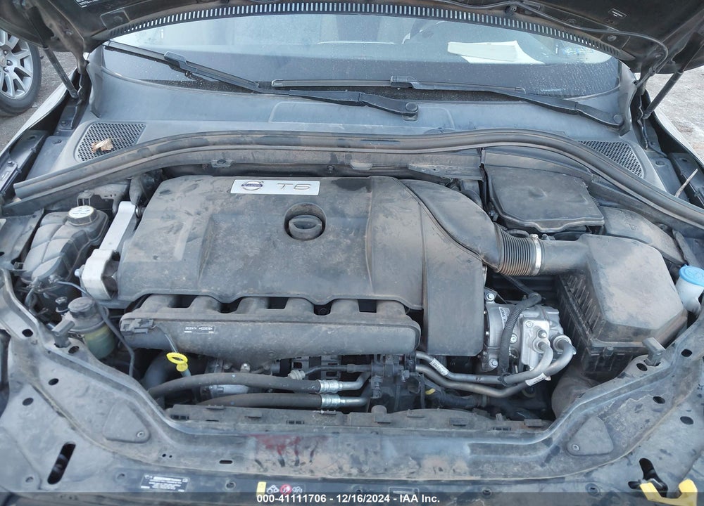 2015 VOLVO XC60 T6 VIN: YV4902RK0F2650321