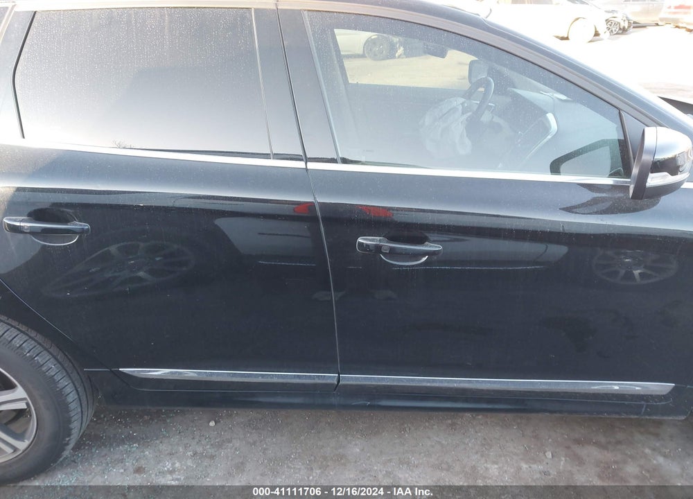 2015 VOLVO XC60 T6 VIN: YV4902RK0F2650321