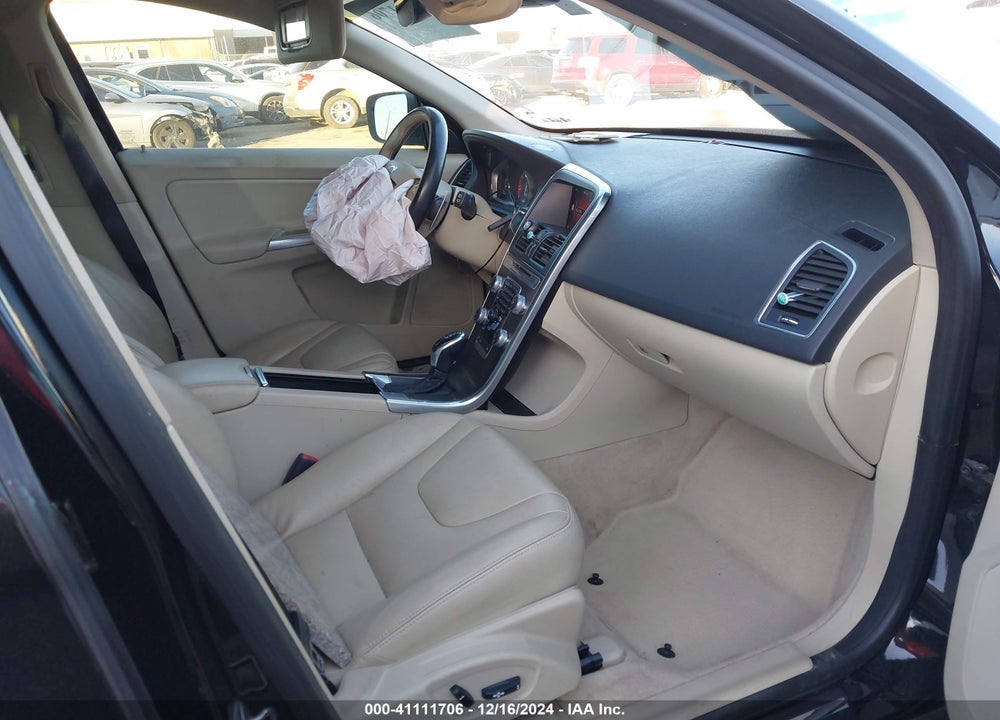 2015 VOLVO XC60 T6 VIN: YV4902RK0F2650321
