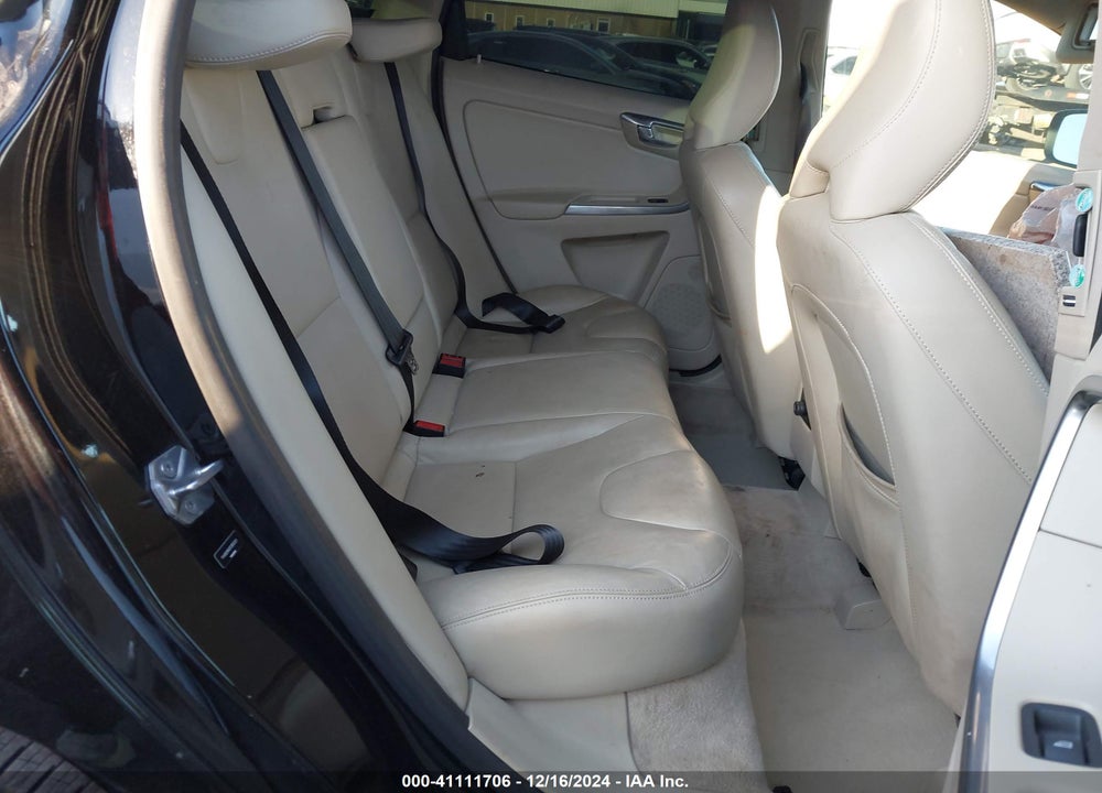 2015 VOLVO XC60 T6 VIN: YV4902RK0F2650321