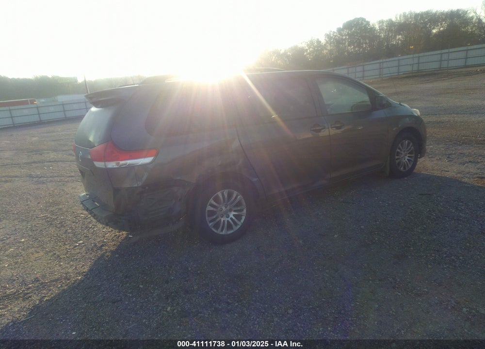 2012 TOYOTA SIENNA XLE V6 8 PASSENGER VIN: 5TDYK3DCXCS249622