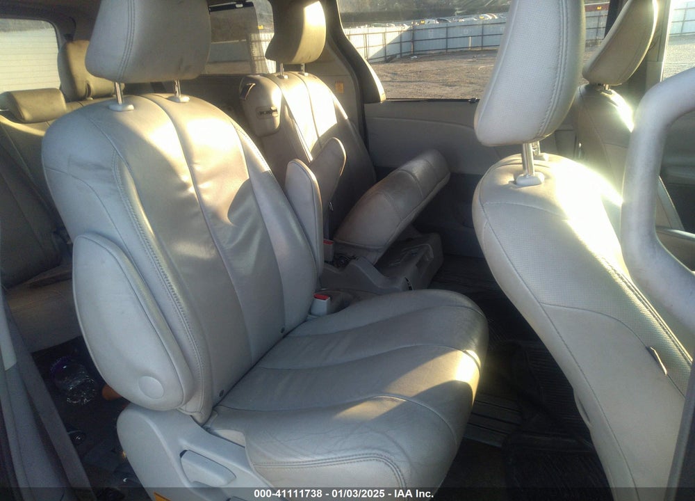 2012 TOYOTA SIENNA XLE V6 8 PASSENGER VIN: 5TDYK3DCXCS249622