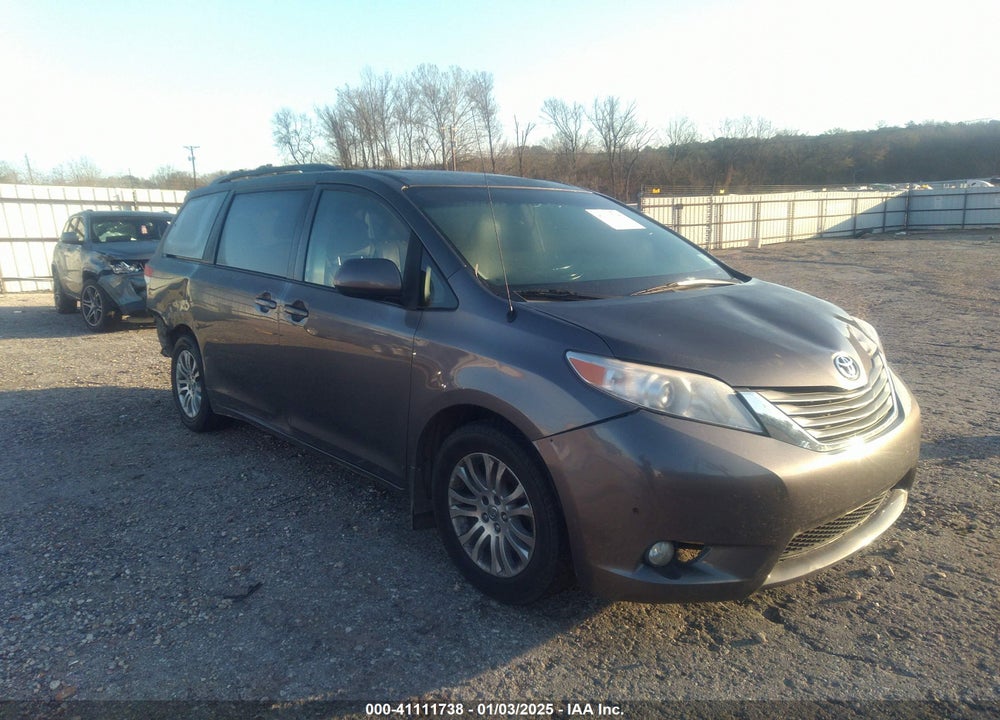 2012 TOYOTA SIENNA XLE V6 8 PASSENGER VIN: 5TDYK3DCXCS249622
