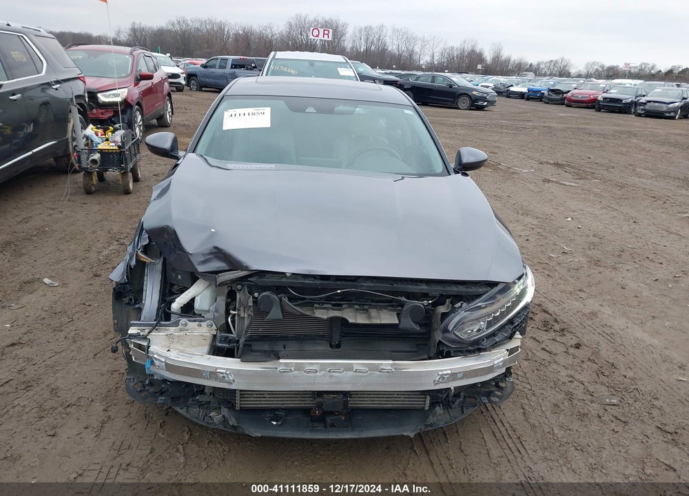 2019 HONDA ACCORD VIN: 1HGCV1F52KA165764