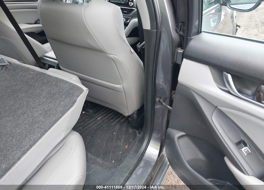 2019 HONDA ACCORD VIN: 1HGCV1F52KA165764