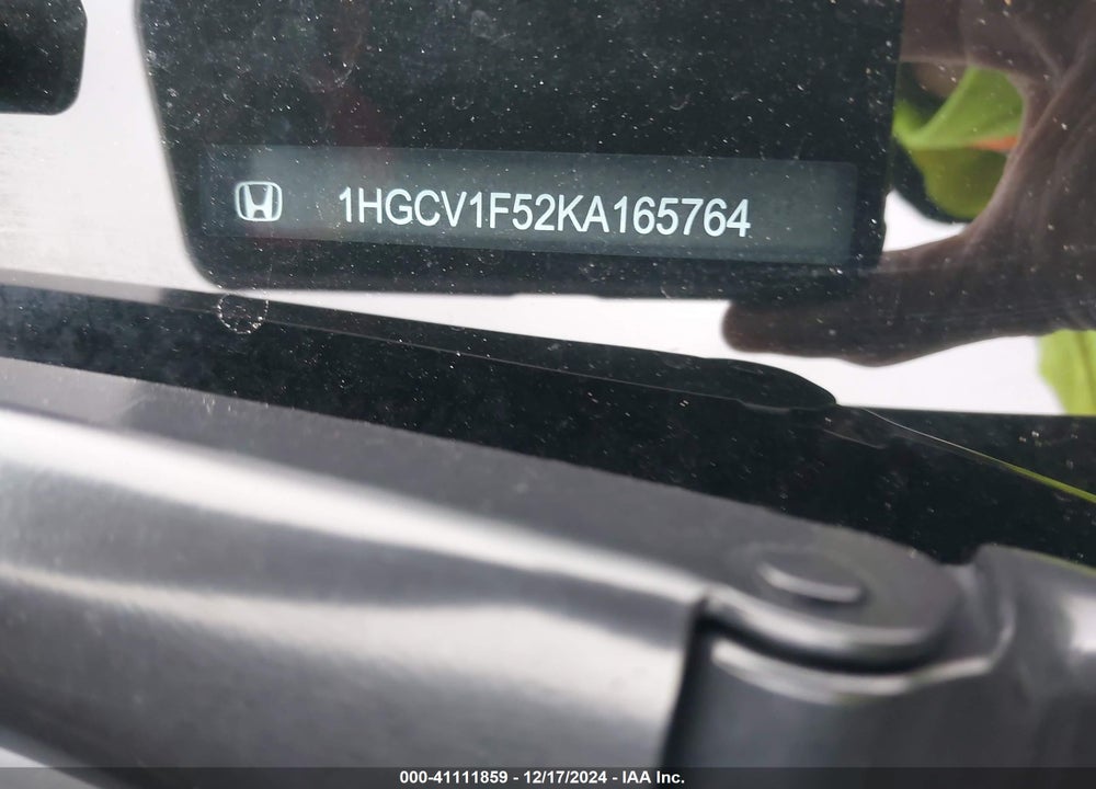 2019 HONDA ACCORD VIN: 1HGCV1F52KA165764