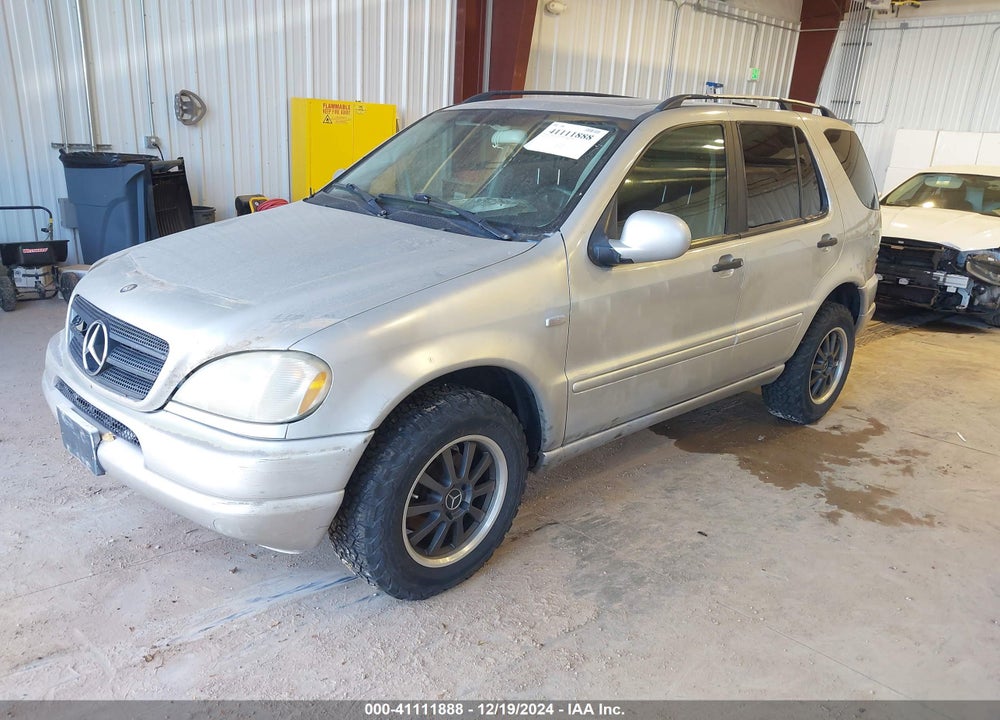 2000 MERCEDES-BENZ ML 320 VIN: 4JGAB54E5YA162306