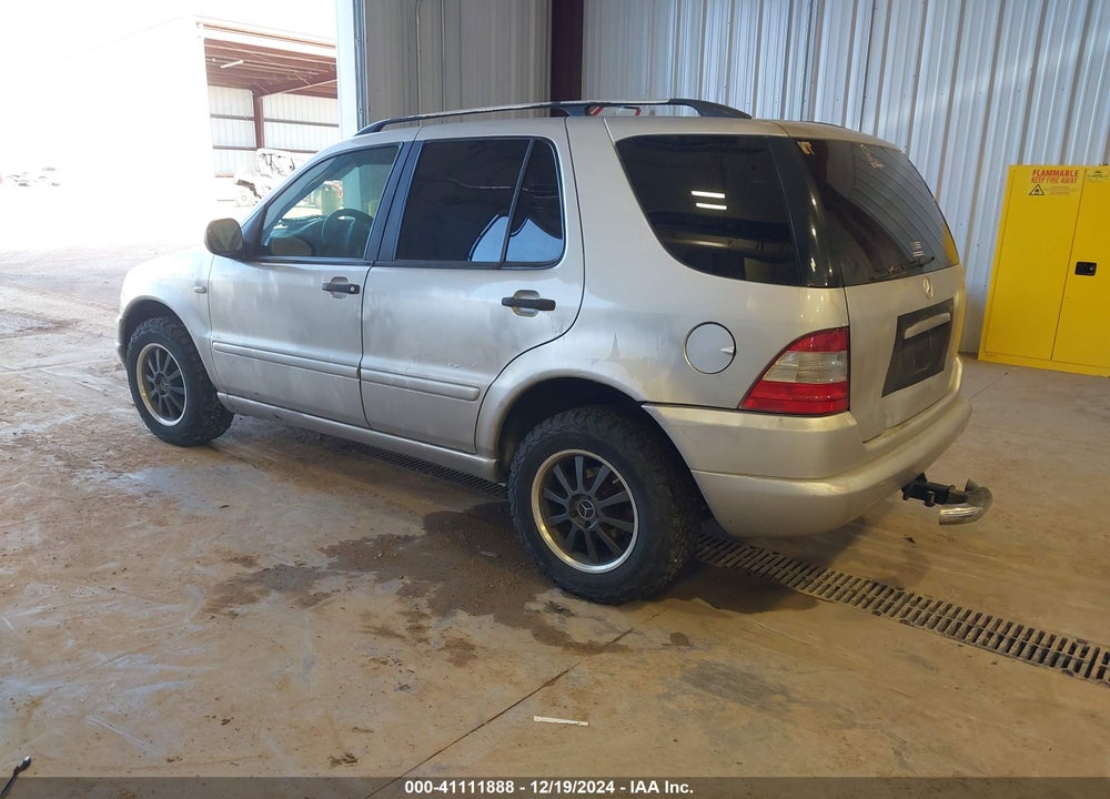 2000 MERCEDES-BENZ ML 320 VIN: 4JGAB54E5YA162306