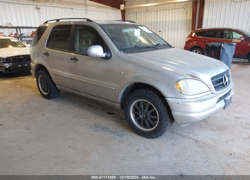 2000 MERCEDES-BENZ ML 320 VIN: 4JGAB54E5YA162306