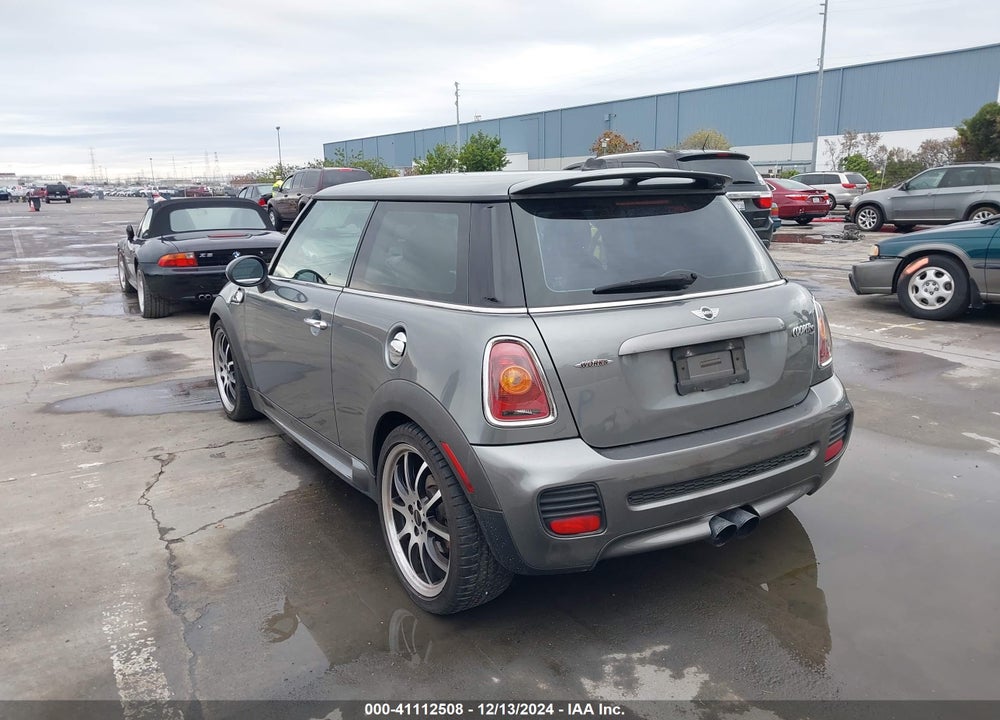 2008 MINI COOPER S VIN: WMWMF73568TT89119