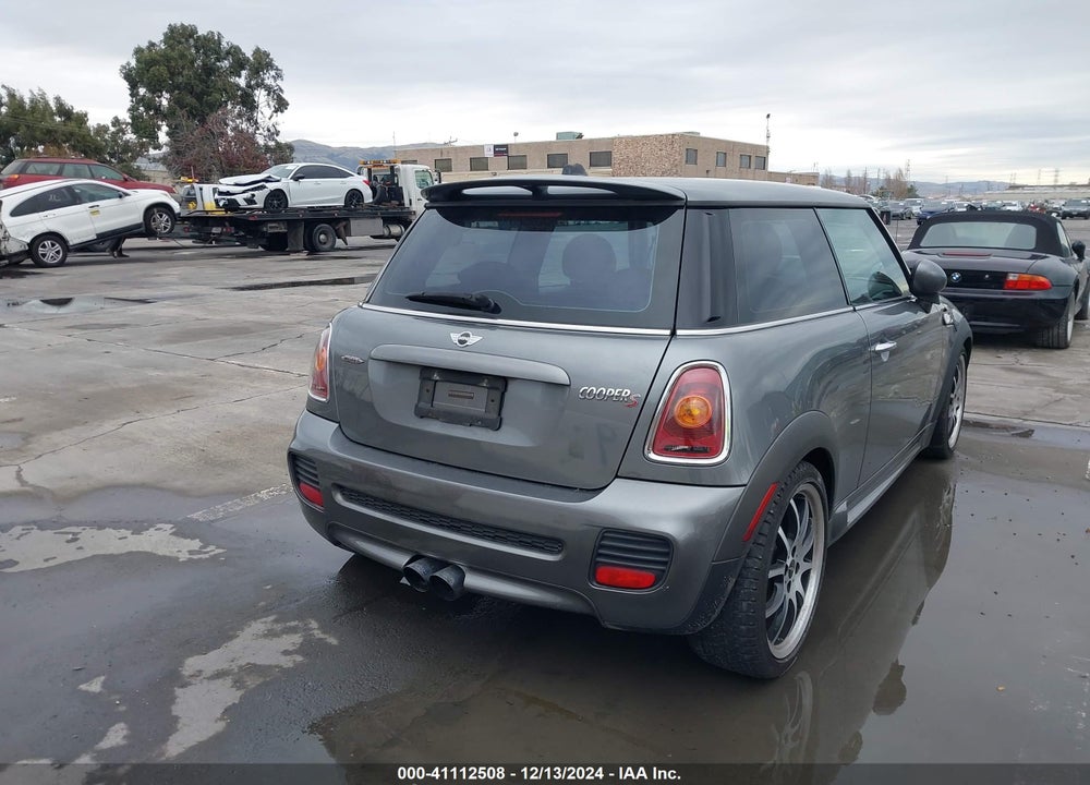 2008 MINI COOPER S VIN: WMWMF73568TT89119
