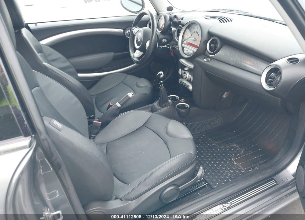 2008 MINI COOPER S VIN: WMWMF73568TT89119