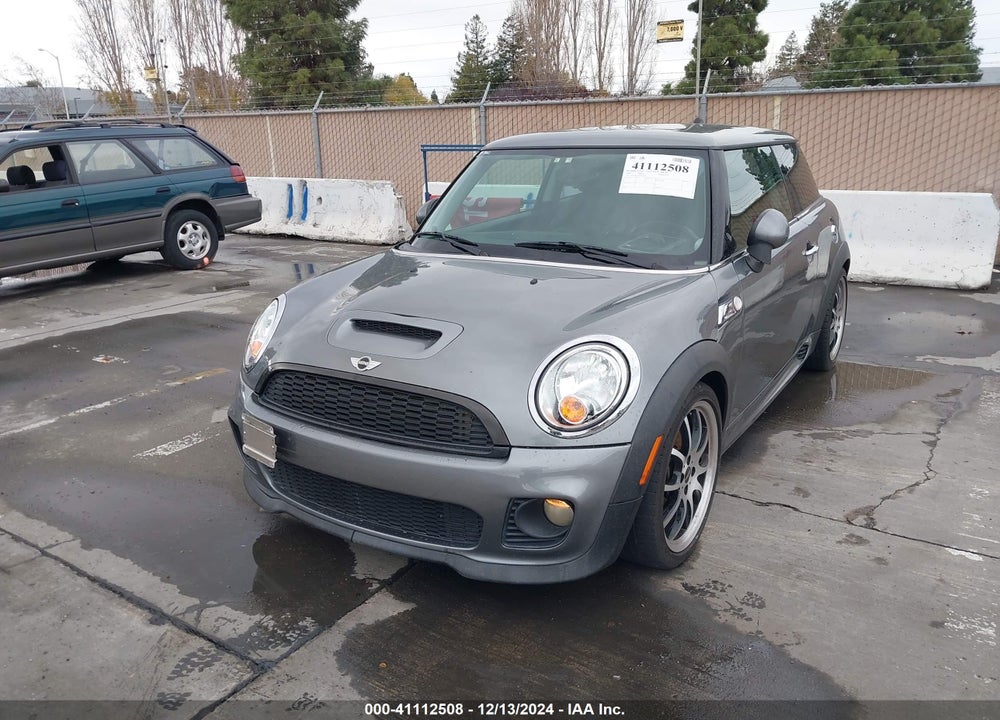 2008 MINI COOPER S VIN: WMWMF73568TT89119