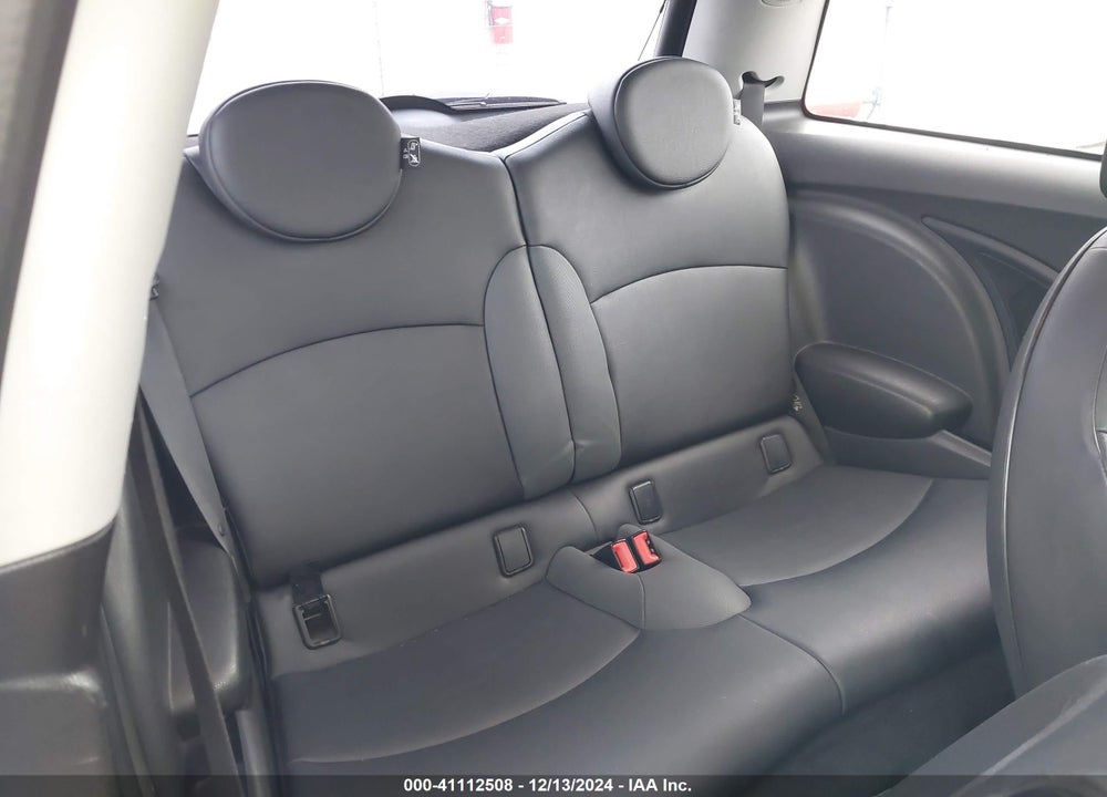 2008 MINI COOPER S VIN: WMWMF73568TT89119