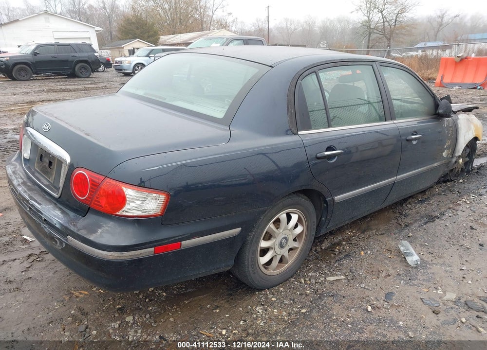 2005 KIA AMANTI VIN: KNALD124X55057899
